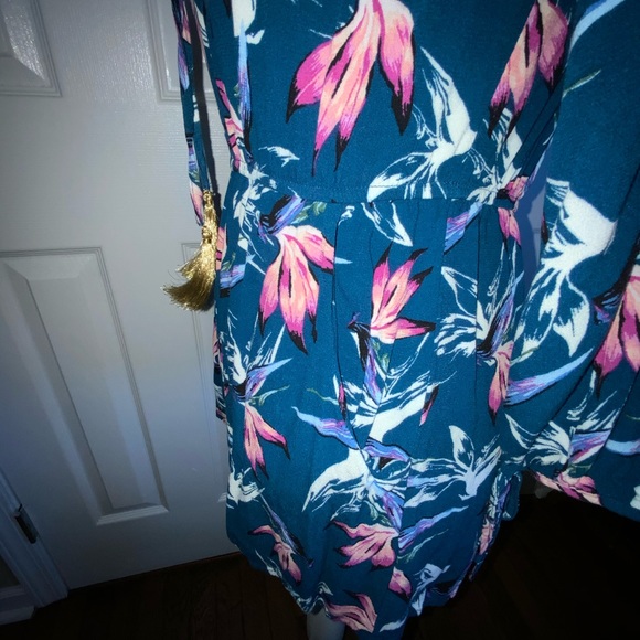 Xhilaration 3/4 sleeve floral romper sz S pockets - Picture 4 of 6